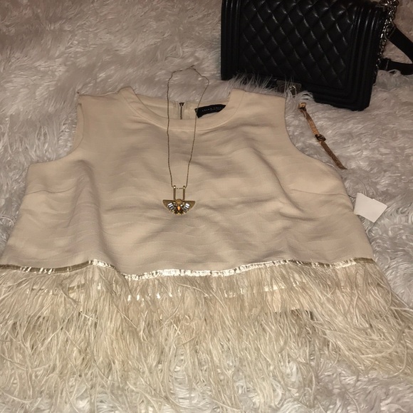 🔥Akira Fancy feather top🔥🔥🔥 - Picture 3 of 5